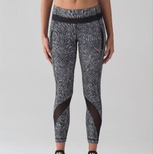 Lululemon Inspire Tight II in Formation Alpine White Black / Black sz 6